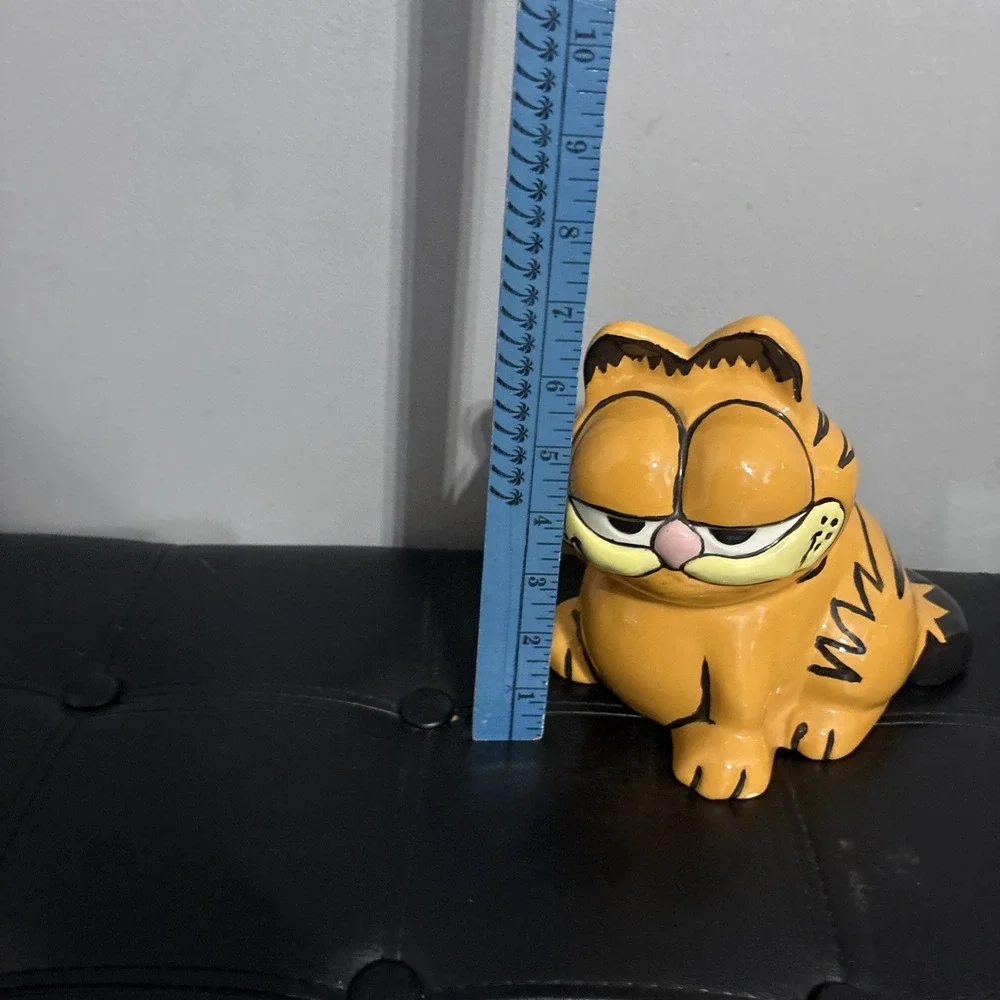 GARFIELD Cat Ceramic Figurine 6.5
